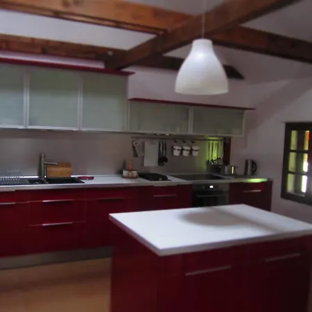 Holubnik Statecnych Zen Kralovych Apartment