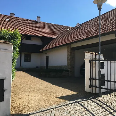 Holubnik Statecnych Zen Kralovych * Luže