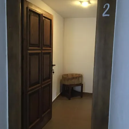 Holubnik Statecnych Zen Kralovych شقة *
