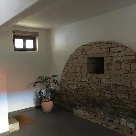 Holubnik Statecnych Zen Kralovych شقة Luže