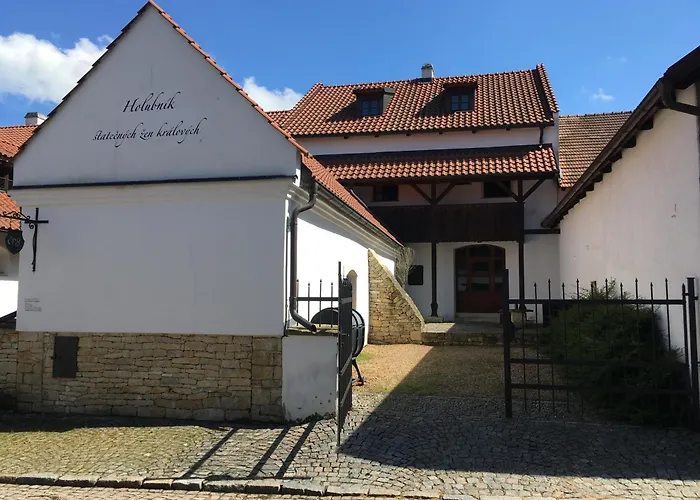 Holubnik Statecnych Zen Kralovych Апартаменты *