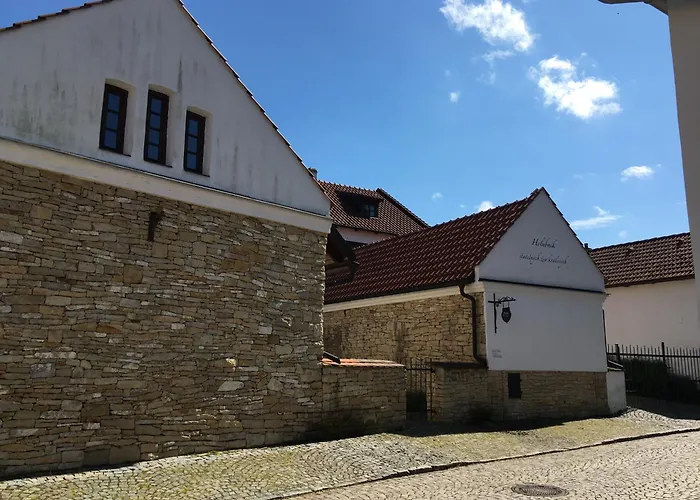 Daire Holubnik Statecnych Zen Kralovych Luže