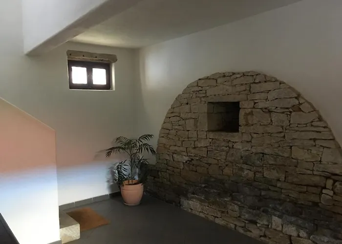 Holubnik Statecnych Zen Kralovych Апартаменты Luze